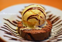 Which desserts are served at Texas Roadhouse? Which desserts are served at Texas Roadhouse?