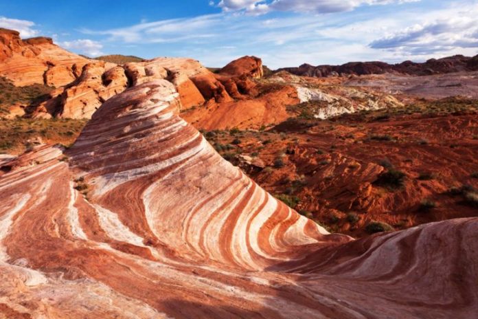 Which is Better Red Rock Canyon or Valley of Fire?