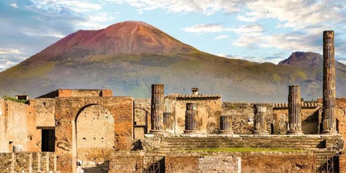 Which is better Naples or Pompeii?