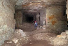 Who is buried in Paris catacombs? Who is buried in Paris catacombs?