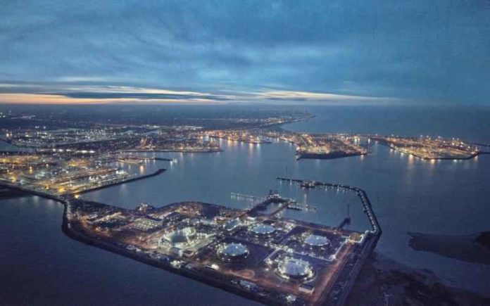 Who owns Zeebrugge port?