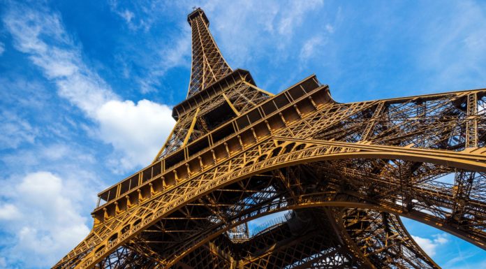 Why Eiffel Tower is blue? Why Eiffel Tower is blue?