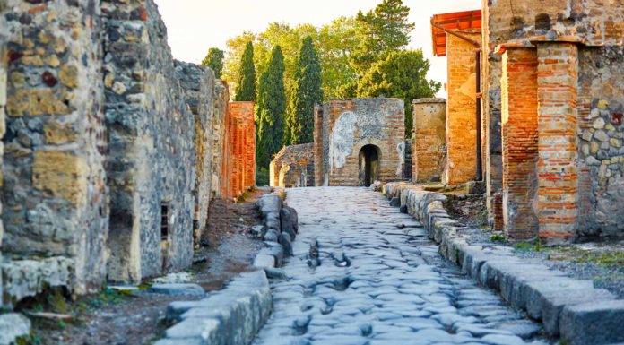 Why is Naples Italy so poor? Why is Naples Italy so poor?