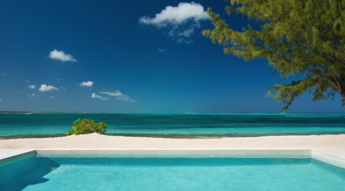 Why is the water so clear in Sardinia? Why is the water so clear in Sardinia?