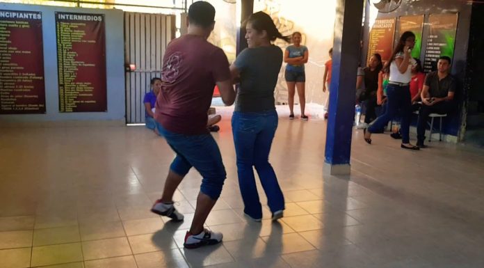 ¿Cómo se baila la cumbia colombiana? ¿Cómo se baila la cumbia colombiana?