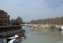 Quelle Fleuve Traverse Rome?