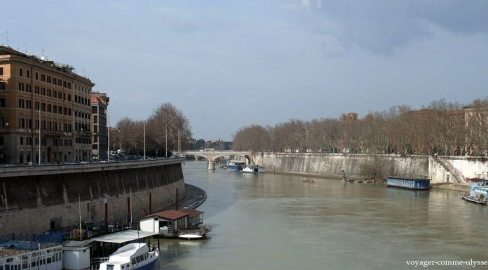 Quelle Fleuve Traverse Rome?