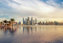 Quelle Mer À Dubaï?